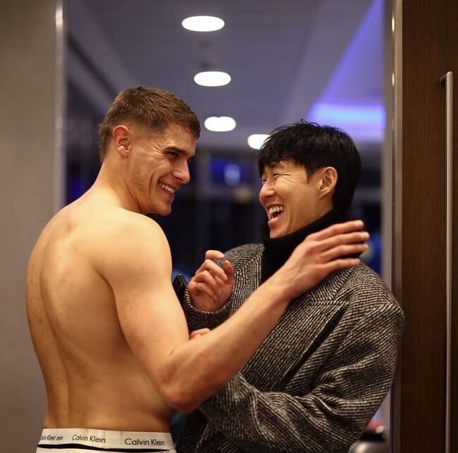 새해부터 ‘또’ 손흥민 언급…반 더 벤 “저 흥민이 형이랑 농담도 주고받는 사이입니다”