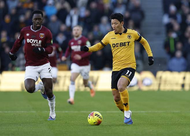 '맙소사' 황희찬 1골 1도움 경사에 날벼락...후반 16분 햄스트링 부상으로 교체 아웃(후반 진행 중)