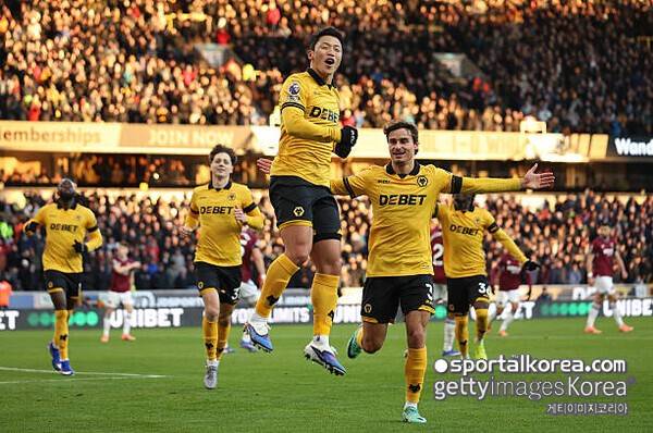 [PL 20R] 홍명보호 '천당과 지옥'…황희찬 '1골 1도움 폭발' 3-0 승리 이끌었는데 → 후반 햄스트링 부상 OUT