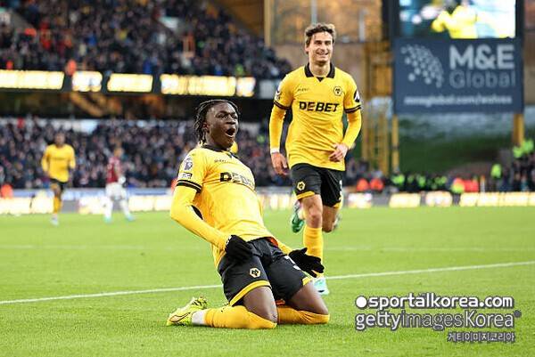 [PL 20R] 홍명보호 '천당과 지옥'…황희찬 '1골 1도움 폭발' 3-0 승리 이끌었는데 → 후반 햄스트링 부상 OUT