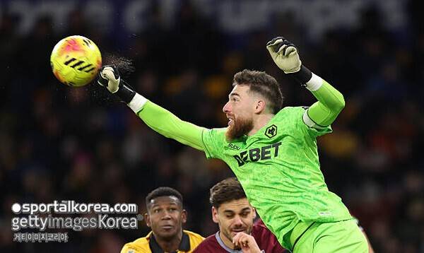 [PL 20R] 홍명보호 '천당과 지옥'…황희찬 '1골 1도움 폭발' 3-0 승리 이끌었는데 → 후반 햄스트링 부상 OUT