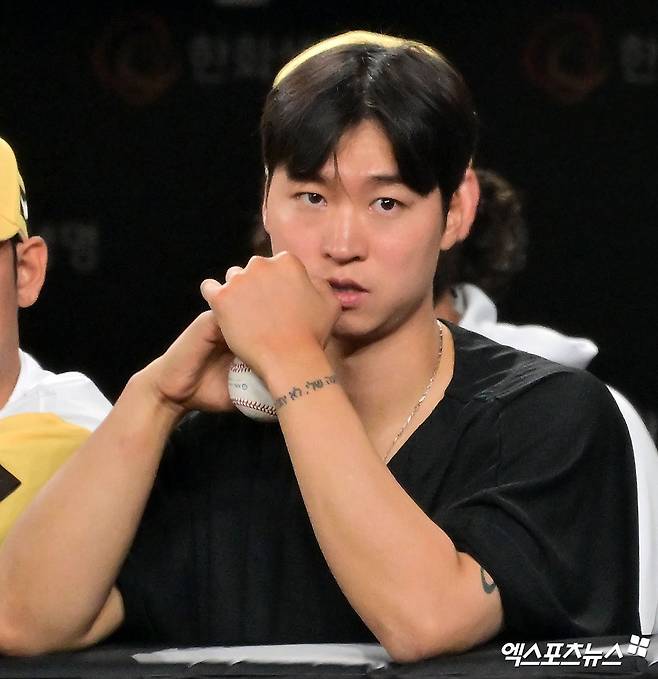 '100억 대가' 16홀드 사라졌다! 대체자는 78억 사이드암?…한화, 엄상백 전문 불펜 전환 결단할까