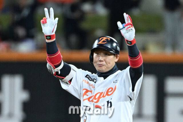 하주석 FA 미아 위기에서 한화 가성비 2루수로 변신…결혼도 하고 연봉도 1억원+α 예약 ‘반전의 겨울’