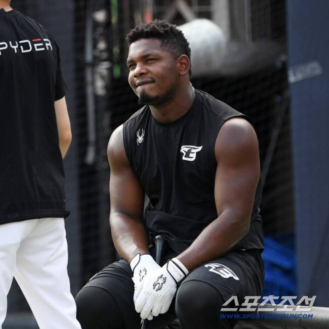 한화 괜찮나, LG KIA 롯데도 촉각, 미국의 베네수엘라 공습 후폭풍, KBO 외인에 불똥튈라