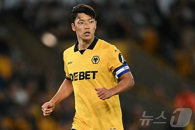 황희찬 1골 1도움 원맨쇼…울버햄튼 개막 20경기 만에 첫 승 견인