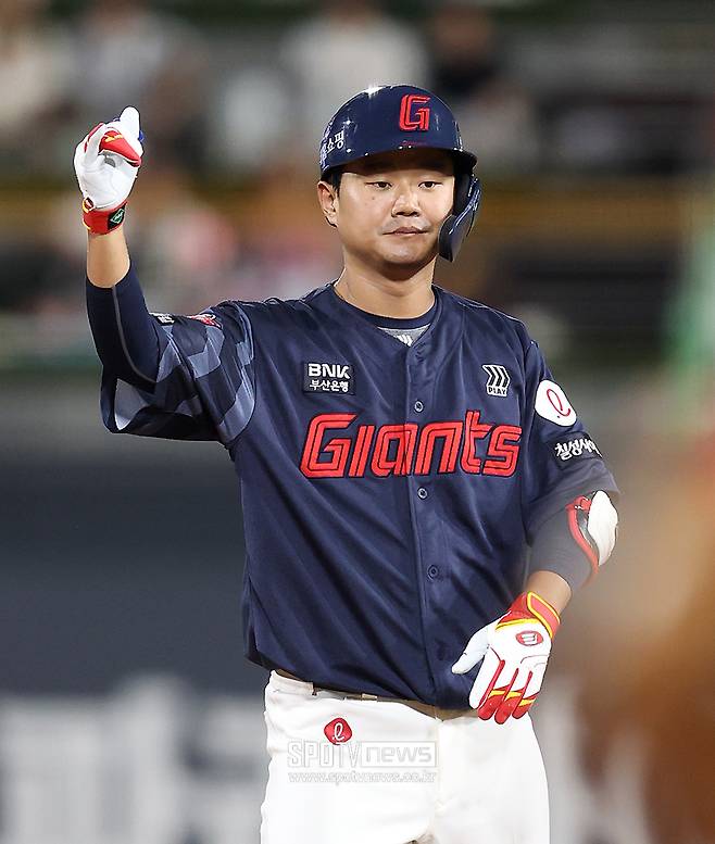 KBO에 신드롬 일으켰던 롯데 트레이드 최고 성공작, 올해는 거포 3루수와 시너지 일으키나…홈런 꼴찌 부활의 열쇠