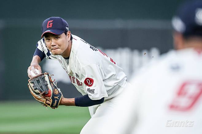 KBO에 신드롬 일으켰던 롯데 트레이드 최고 성공작, 올해는 거포 3루수와 시너지 일으키나…홈런 꼴찌 부활의 열쇠