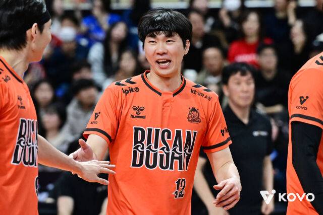 '해냈다' 5000득점 韓 배구 대기록 썼다... 스승도 선배도 한 마음으로 축하했다