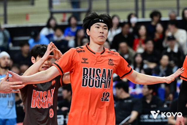 '해냈다' 5000득점 韓 배구 대기록 썼다... 스승도 선배도 한 마음으로 축하했다