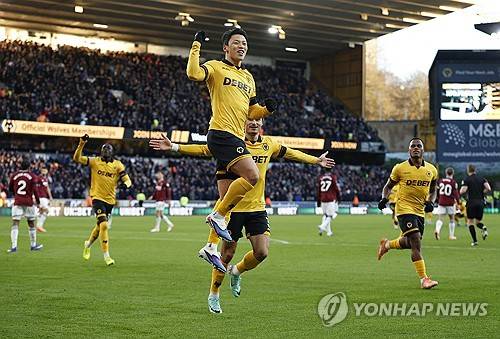 황희찬, 사상 초유 '1시즌 2경질' 창조하나…웨스트햄 '역대급 강등' 위기→누누 감독 교체 고려