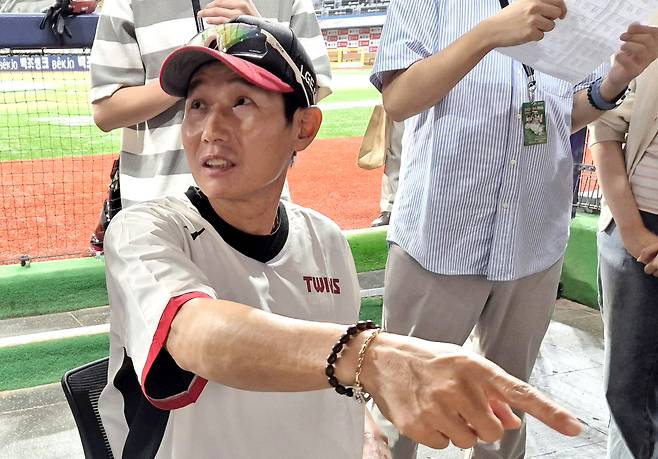 염감독도, 차단장도 “리더는 ‘말’을 해야한다”···LG는 새해도 ‘토킹 베이스볼’