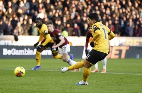 “왜 황희찬 무시해?” 英 현지 “마네 대활약 인정, 그래도 HWANG 경기력 칭찬 없으면 곤란해”