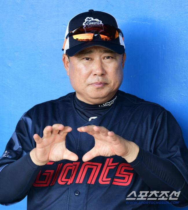 7연속 KS 명장 모셔놓고 3년간 외부FA 선물 없다니... 이렇게 불운한 감독이 5강 기적 쓰면 '명장 X 명장'