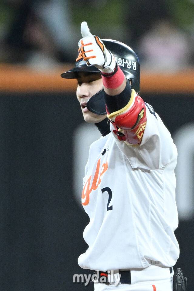 박찬호는 타율 3할에 출루율 0.360·30도루로 80억원…50억원 심우준이 한화를 만족시키려면 어느 정도 쳐야 하나