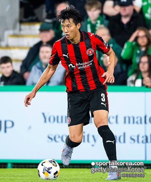 '韓 축구 초대형 경사' 멀어졌다…대한민국 '16호 프리미어리거' 기대했는데, 에버턴 이한범 포기 수순?