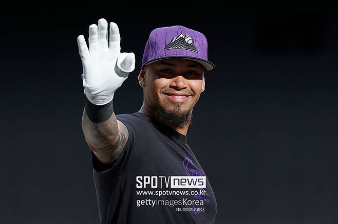 SNS까지 팔로우 했는데 결국 롯데에 오지 않았다…ML 90홈런 올스타 유격수의 선택은 美 무대 잔류