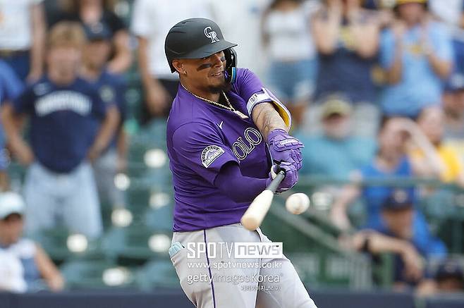 SNS까지 팔로우 했는데 결국 롯데에 오지 않았다…ML 90홈런 올스타 유격수의 선택은 美 무대 잔류