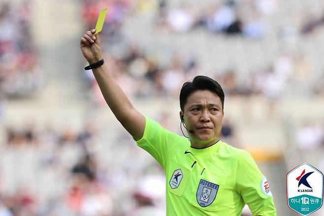 '오심 논란' 이동준 심판, 프로축구심판협의회 회장 연임 '찬성률 91.7%'