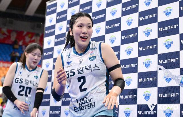 '이런 기적이' 18살 신인은 어떻게 GS 복덩이로 등극했나…데뷔 첫 득점→방송사 인터뷰→물세례,