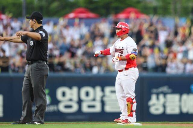 “아쉬운 모습이 많았는데 2026년에는” KIA 황대인 잃어버린 3년…최형우 공백 지우는 ‘마지막 카드’