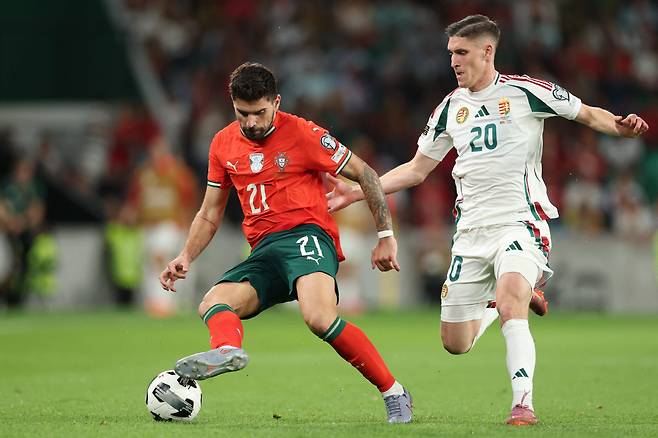 손흥민 2000억 어떻게 거절했나...'연봉 330억' 황희찬 前 동료, 돈 다 벌고 유럽 복귀 예고→