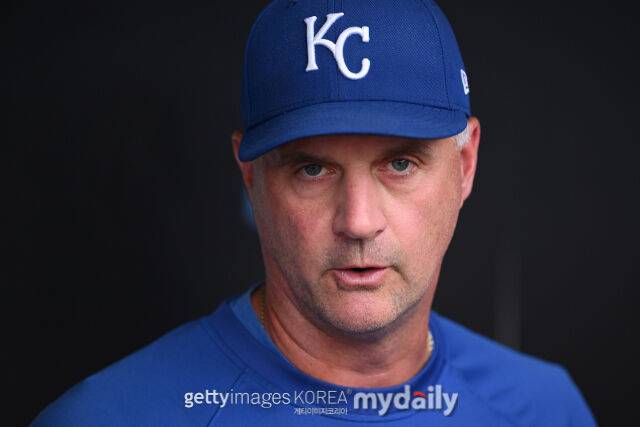 '파격' 가을야구 실패했는데 어떻게 계약 연장 성공했나…106패 꼴찌팀 반등 공로 인정했다