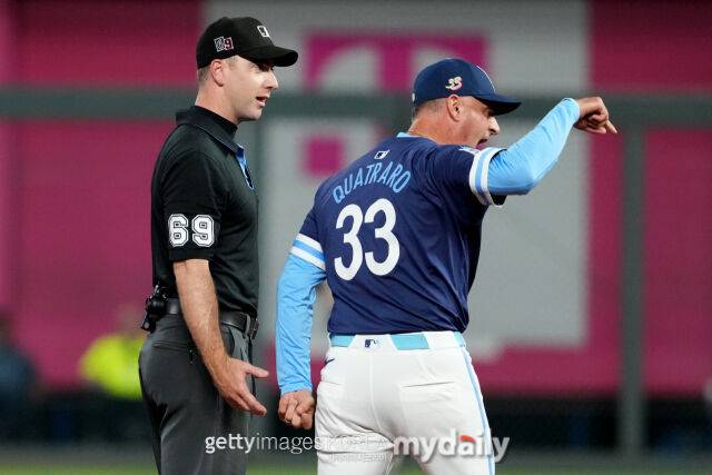 '파격' 가을야구 실패했는데 어떻게 계약 연장 성공했나…106패 꼴찌팀 반등 공로 인정했다