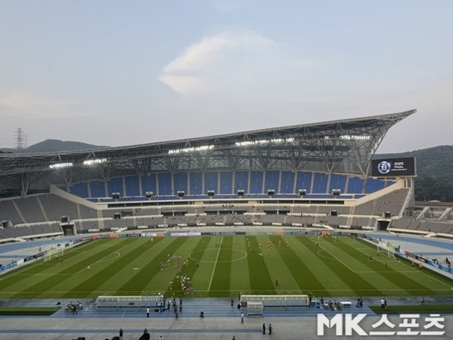 ‘역에서 도보로 25분’ 신생팀 용인FC의 문제점, 미르스타디움의 열악한 접근성…이상일 구단주 “차근차근 풀어가야” [MK현장]