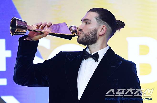 '한화서 준우승' 폰세, 이러다 WS 우승하겠네…'큰손' 토론토, 이번엔 'FA최대어' 잡는다