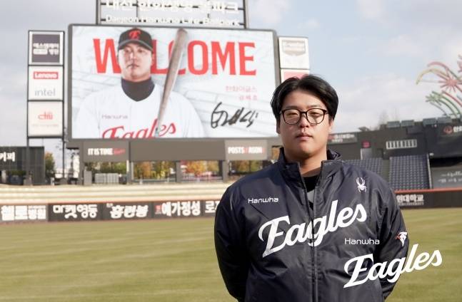 '안치홍-이태양 보내고 15억 벌었는데' 손아섭-김범수 계약 언제쯤? 한화의 복잡한 '샐러리캡 변수'