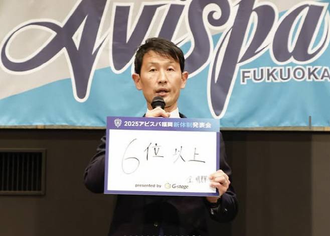 [오피셜]日 충격 오피셜, 재일한국인 감독 재계약 46일만에 '돌연 경질'…선수 폭력 전과 때문인 듯