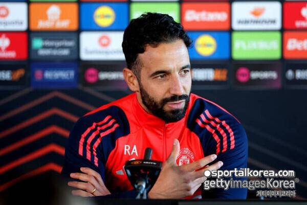 '경질 당해도 싱글벙글' 맨유 역사상 '최악의 감독' 아모림… 위약금만 234억 돈방석 →