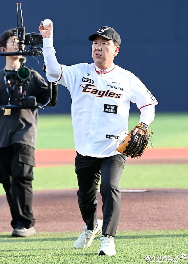 한화 홈경기 재유치? 11구단 창단?…'와' 청주시도 '5만석 돔구장' 유치 뛰어든다→