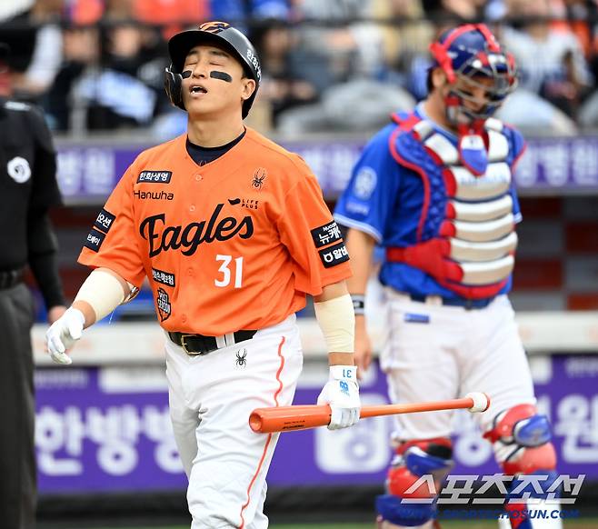 '최형우 반값인데…' 같은 레전드 출신→시장은 조용, 삼성과 롯데, 결정적 차이가 있다...KIA는 어떨까