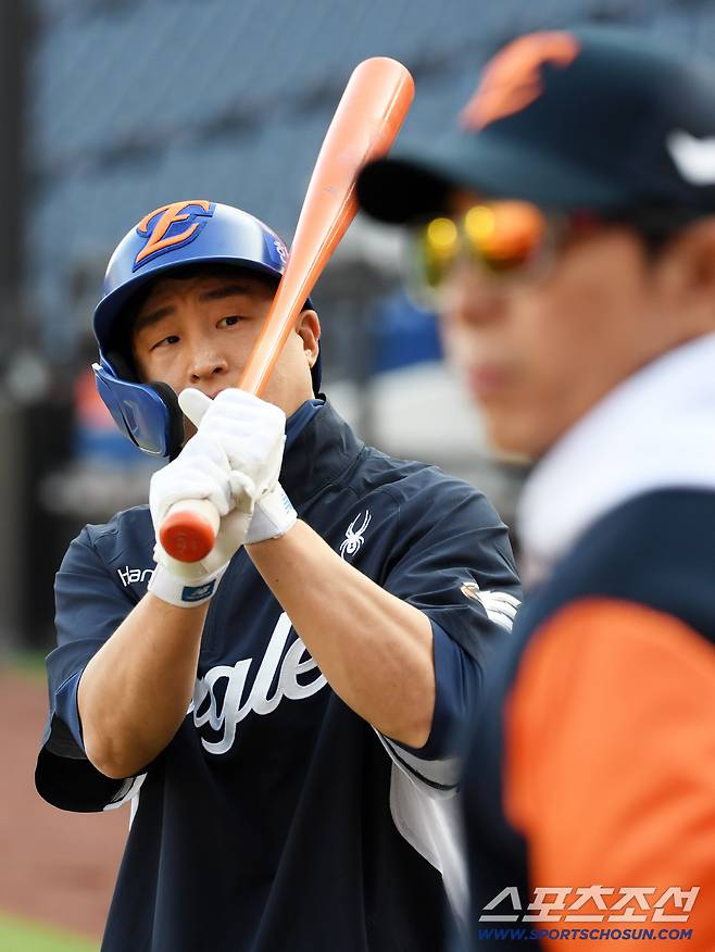 '최형우 반값인데…' 같은 레전드 출신→시장은 조용, 삼성과 롯데, 결정적 차이가 있다...KIA는 어떨까