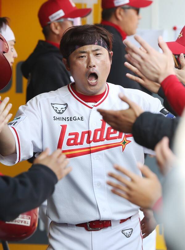 [공식발표] 와, 40대에 비FA 다년계약이라니…유망주들 입대 앞둔 SSG, 베테랑 이지영과 2년 5억 사인