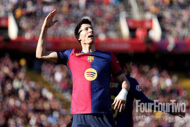 레반도프스키, 손흥민 길 걷는다…사우디 오일머니 제안 칼거절→일단 잔류하고 ‘미국행 고심’