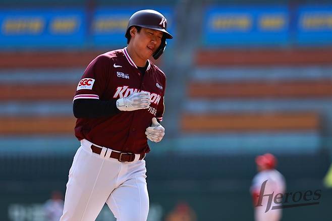 '역대급' KBO 최초 삼각 트레이드 최종승자는 40대 포수였나…기적의 다년계약 또 현실로