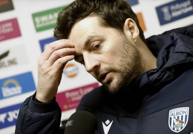 [오피셜]'쏘니야, 나 잘렸다' 토트넘 시절 손흥민의 한살 형이자 감독대행이었던 '절친' 메이슨, 웨스트브롬 사령탑에서 6개월 만에 경질