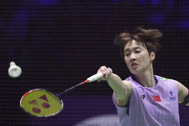 ‘안세영, 나도 꽤 힘들었어’…‘여제’의 ‘숙적’ 천위페이, 오팟니풋에 2-1 역전승, 말레이시아오픈 16강 진출