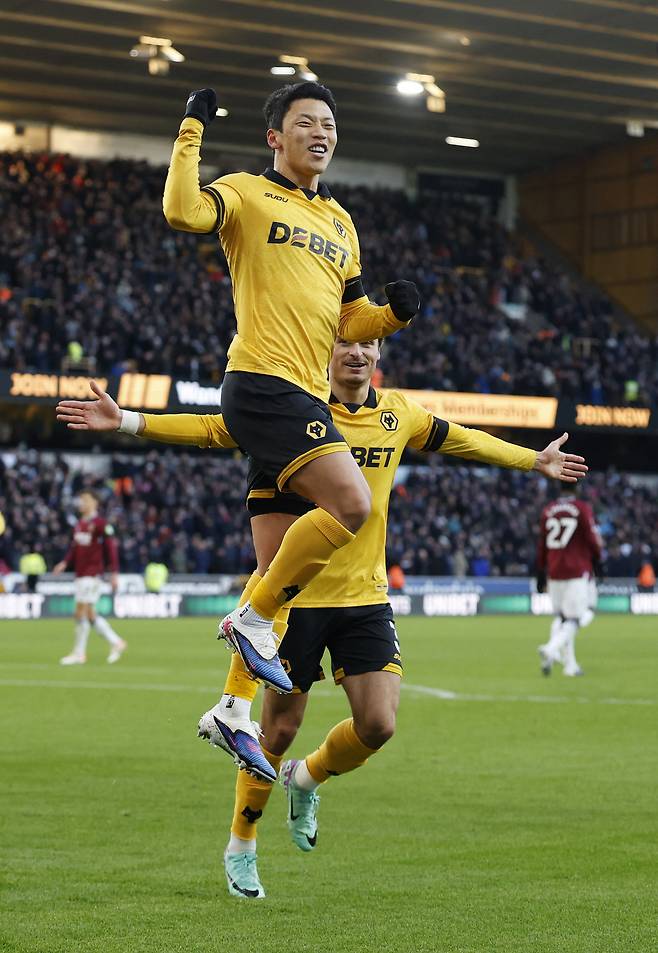 [오피셜]'햄스트링 괜찮나' 1골-1도움+첫 승 주역 황희찬 인터뷰 공개