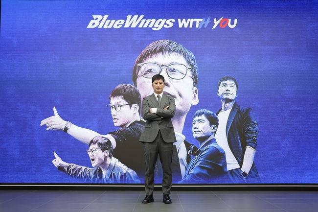 ‘파격적인 4+1년 계약’ 이정효 사단 전체 이식한 수원삼성, K리그에 전례없는 문화 만들었다