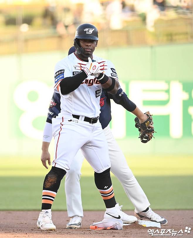 '이동 제한 날벼락' 한화 페라자, 한국이 그리운 걸까...SNS에 대전 시내 모습 게재