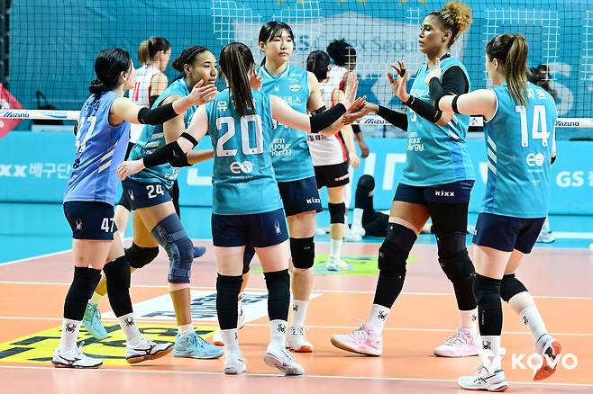 “그 판독이 제대로 됐다면 3-0으로 이길 수도 있었을 텐데…” 풀 세트 접전 끝 승리에도 GS 이영택 감독이 아쉬워한 이유는? [남정훈의 오버 더 네트]