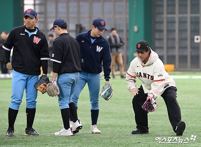 '은퇴' 황재균 등장! 이정후와 같은 유니폼 입었다…