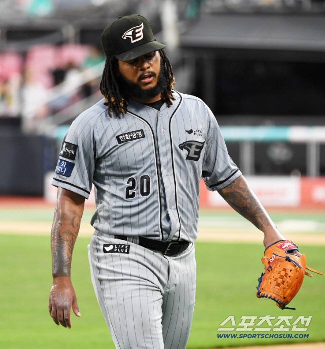 암흑기 독수리 희망→부상 방출→ERA 1점대 '행복야구', 과연 내년에도 대만 남을까