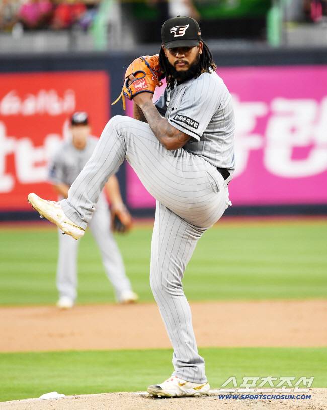 암흑기 독수리 희망→부상 방출→ERA 1점대 '행복야구', 과연 내년에도 대만 남을까