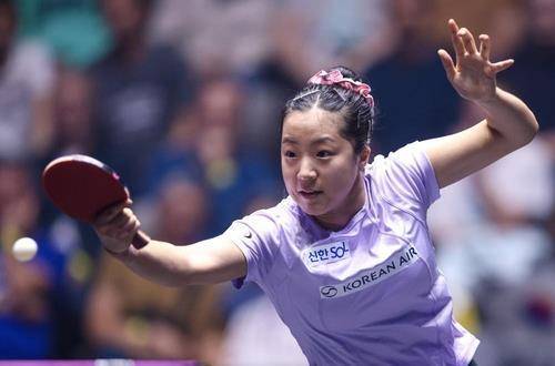 탁구 신유빈, WTT 첫 대회서 일본 간판 하리모토에 0-3 완패