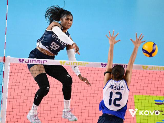 '모마가 미쳐 날뛰다' 친정팀에 '33점' 폭격...한국도로공사, 현대건설과 '1-2위 맞대결' 3-0 압승! '5점차' 선두 구축 [MD김천]