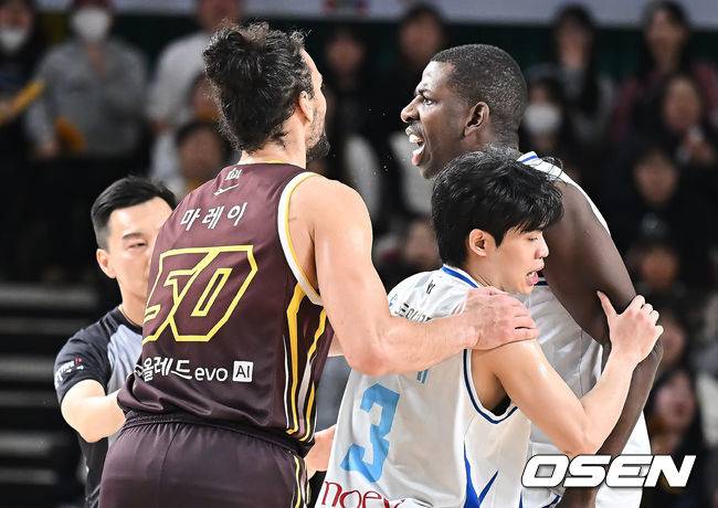 ‘심판에게 대들고 기물파손까지’ 추태부린 니콜슨, 자격상실 퇴장…삼성 8연패 최하위 추락